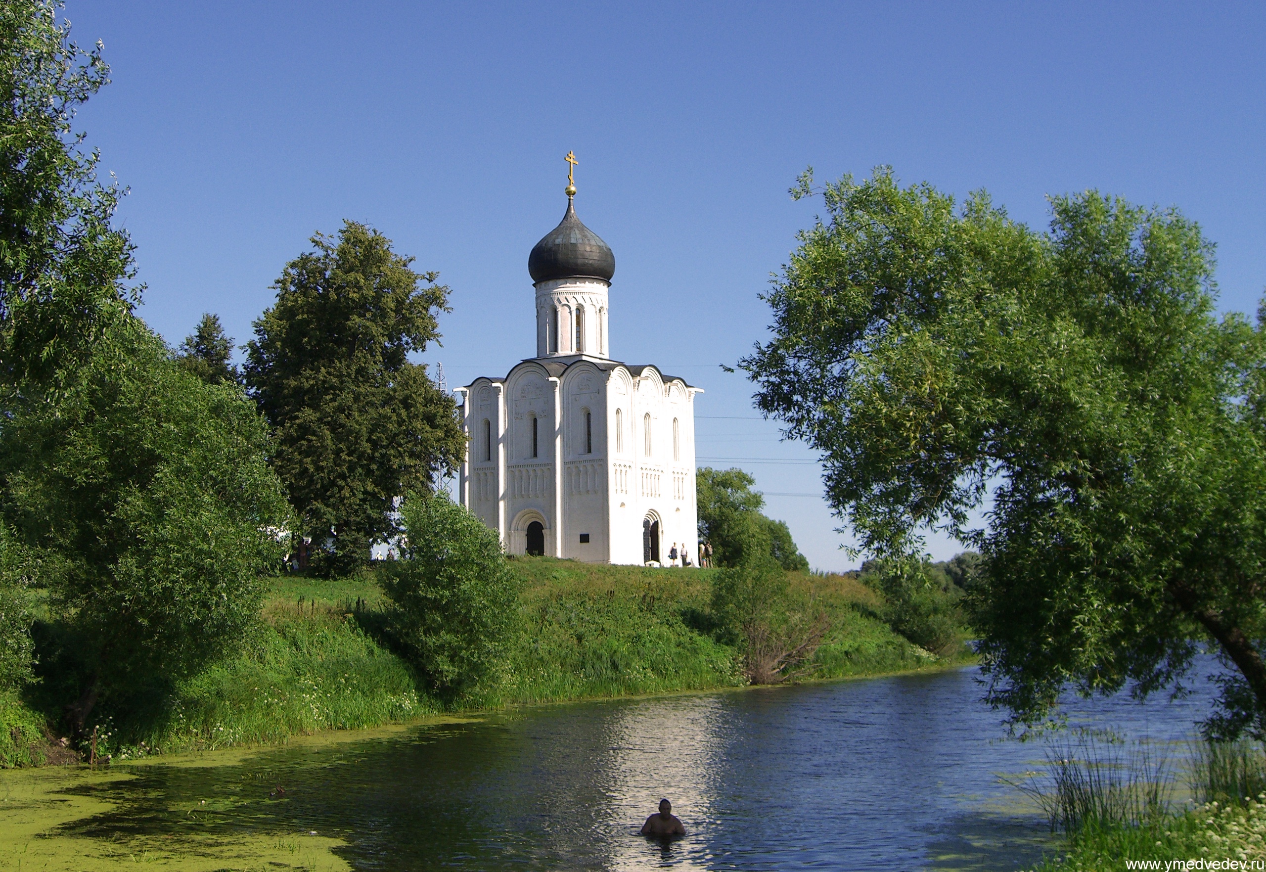 Купание в отражении